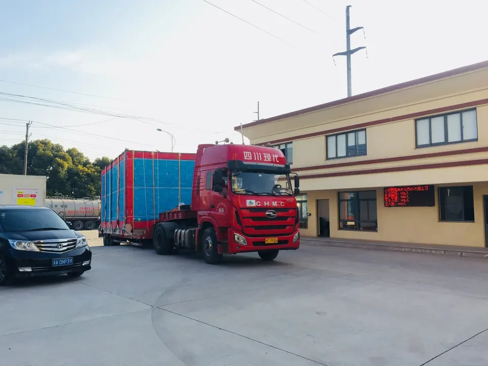 Plexiglass fish tank